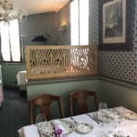 restaurant-claustra-cloison-mixte-bois