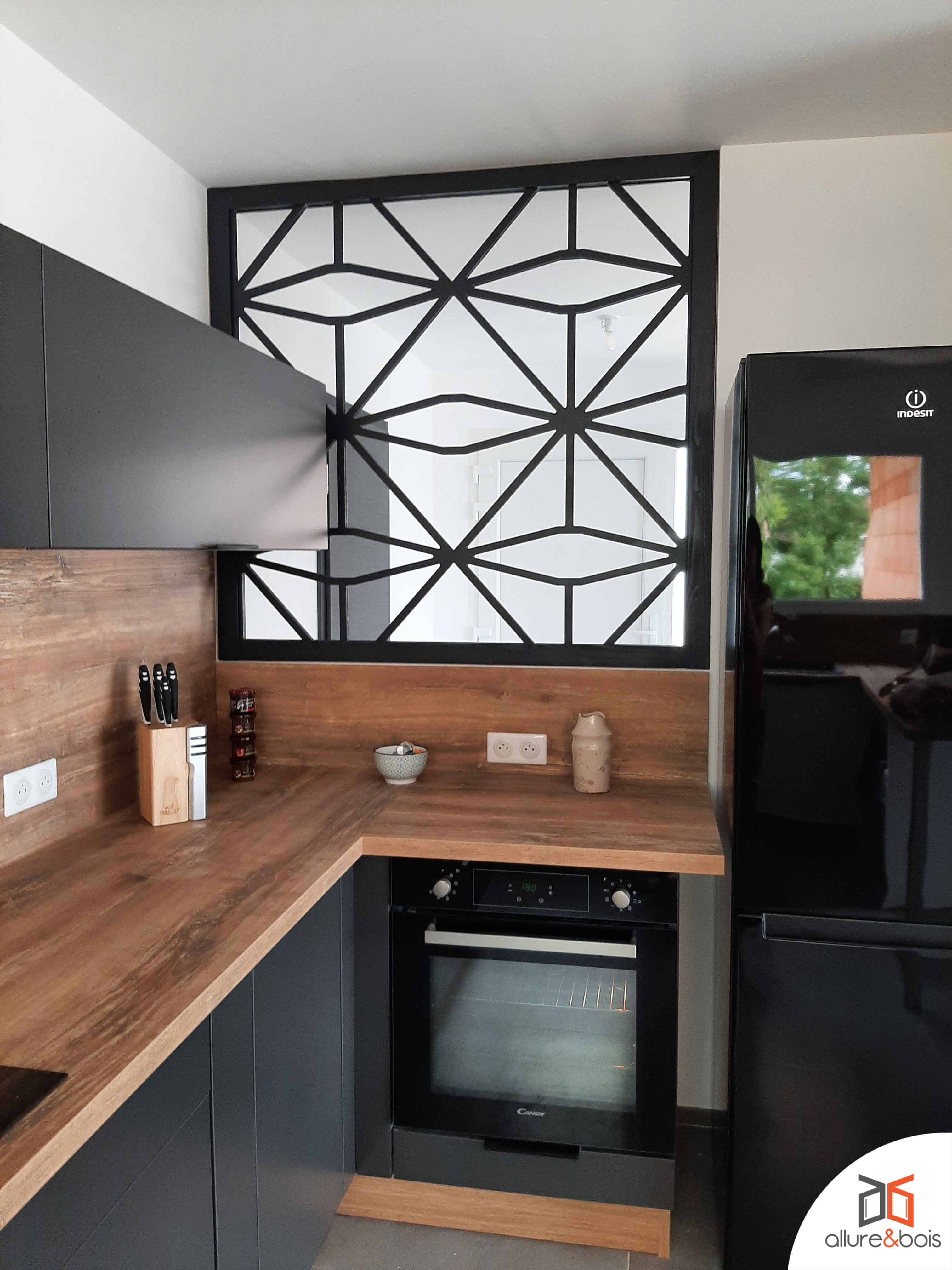 La cuisine avec verrière intérieure, la nouvelle tendance design