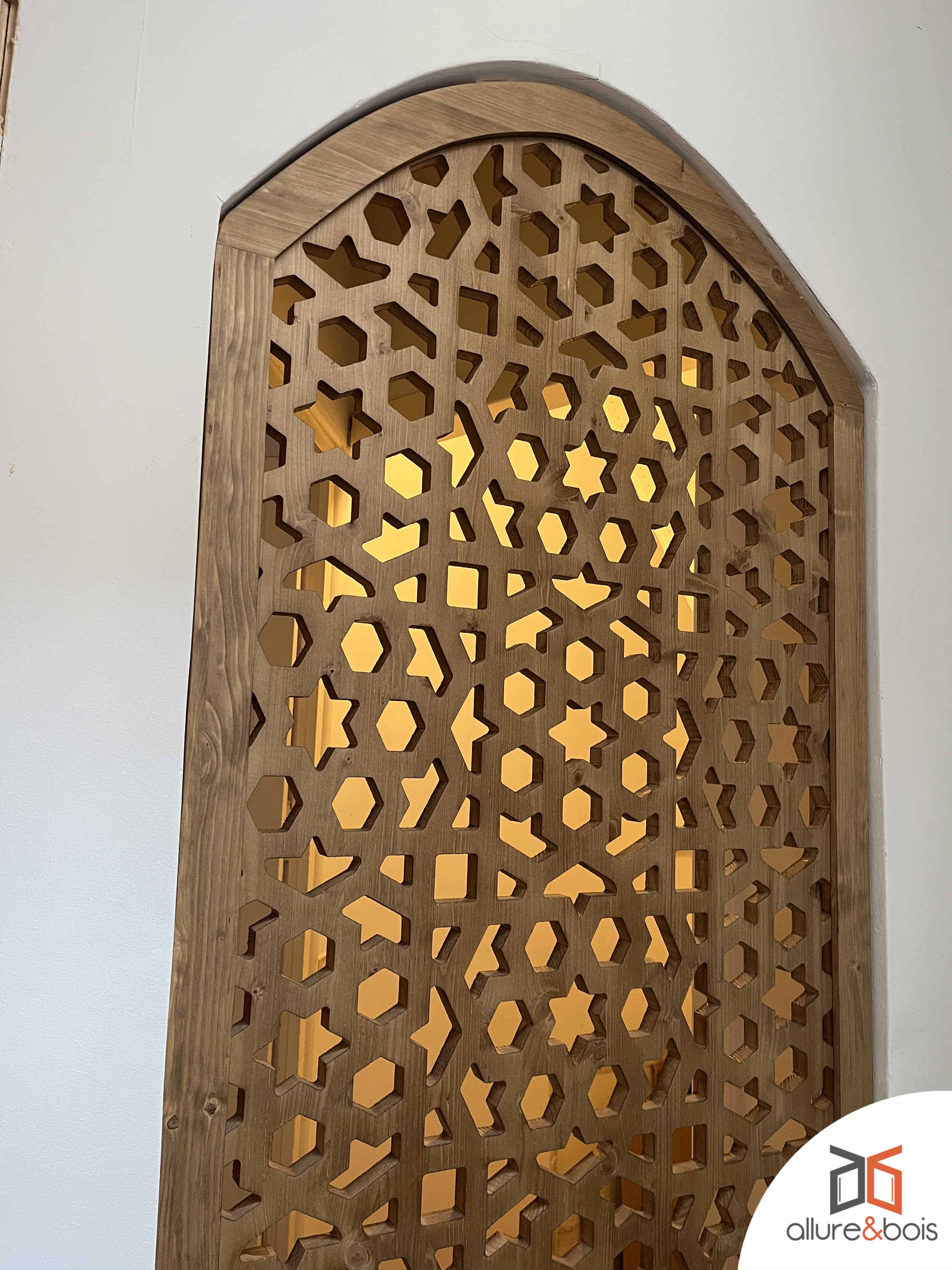 claustra porte bois motifs orientaux