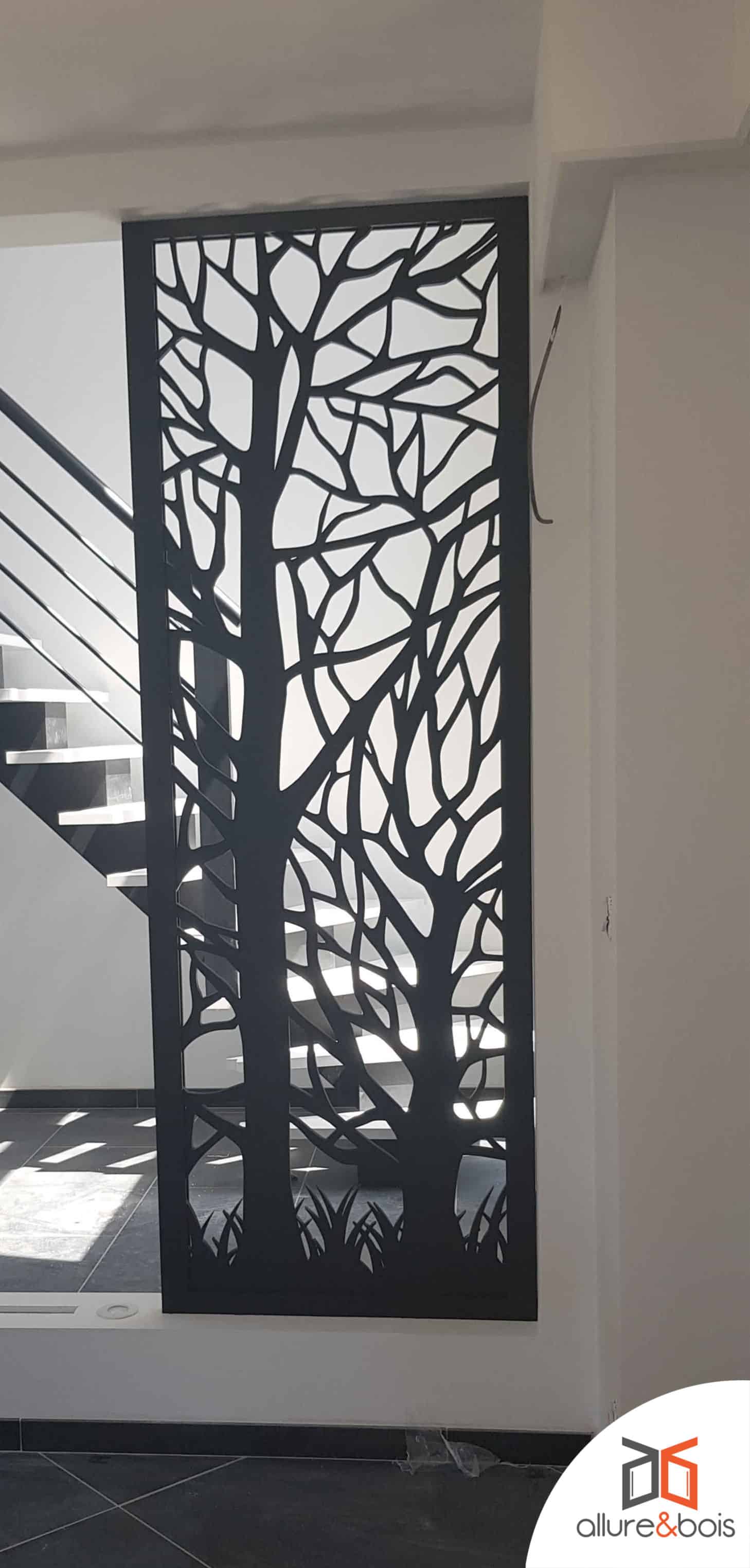 claustra bois motif arbre noir