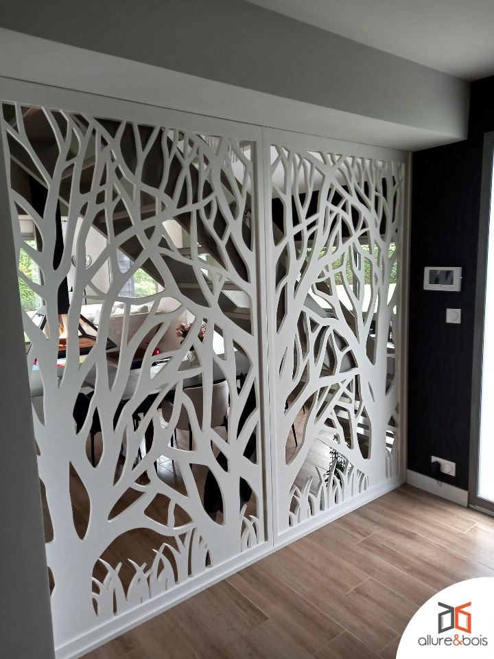 claustra bois motif arbre blanc